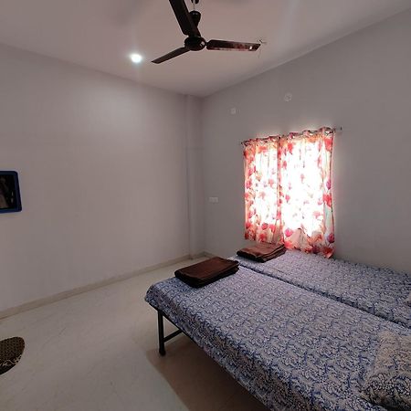 Aadishkti Bhakt Nivas Hotel Tuljapur Exterior foto